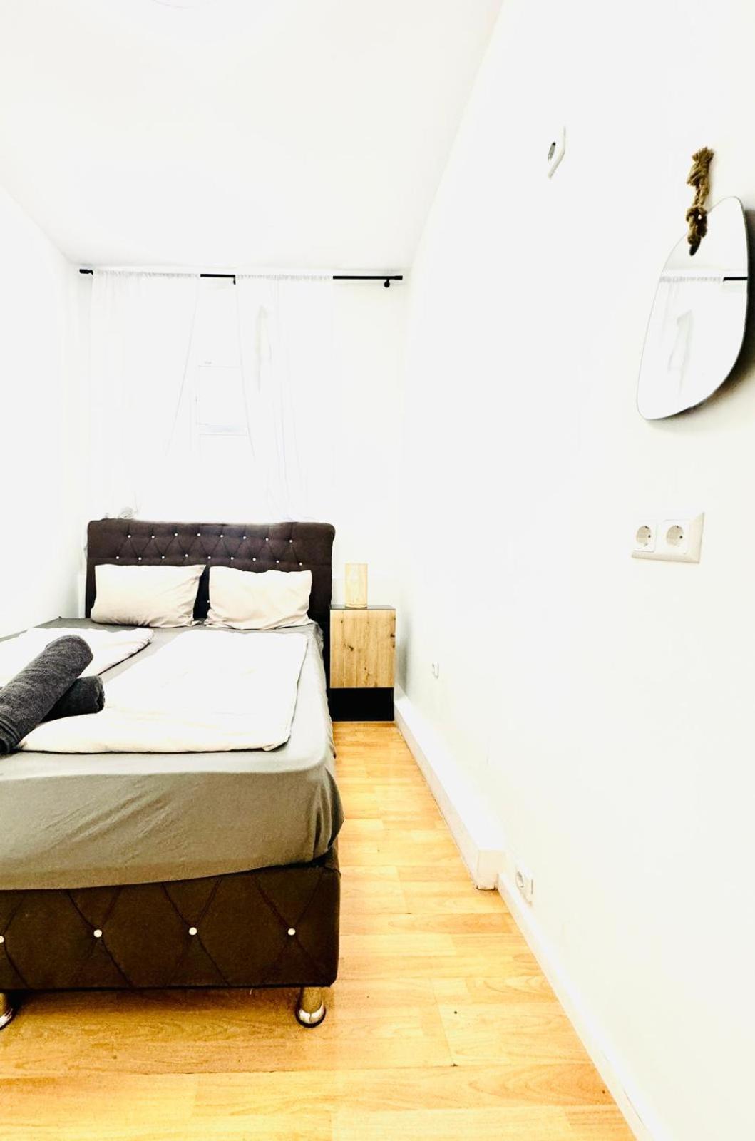 Comfy Rooms In A Shared Apt, 8Min To Rathausplatz Wenen Buitenkant foto