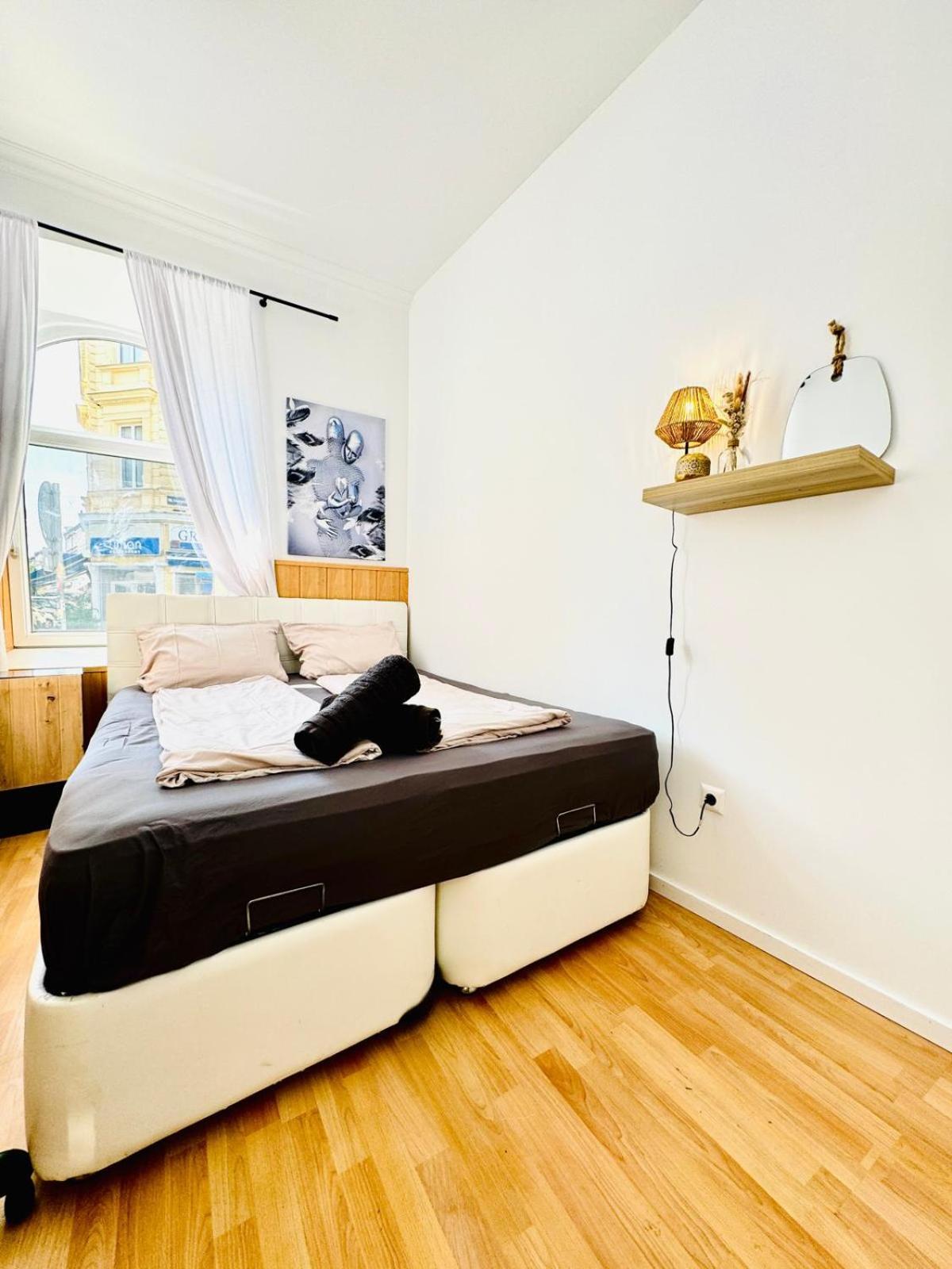 Comfy Rooms In A Shared Apt, 8Min To Rathausplatz Wenen Buitenkant foto